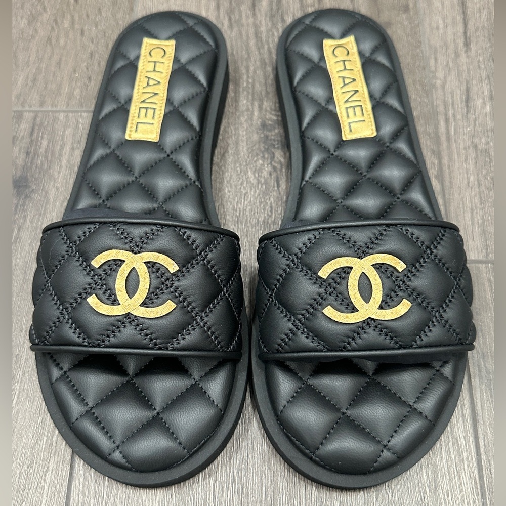 Chanel 2025 BLACK LEATHER slides. Size 37.5 Brand new with dust bags